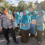 Berbagi Takjil, TP PKK Kecamatan Lueng Bata Salurkan 800 Paket untuk Masyarakat