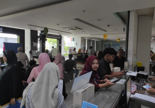 Disdukcapil Banda Aceh Ramai Usai Libur, Layanan Tetap Lancar