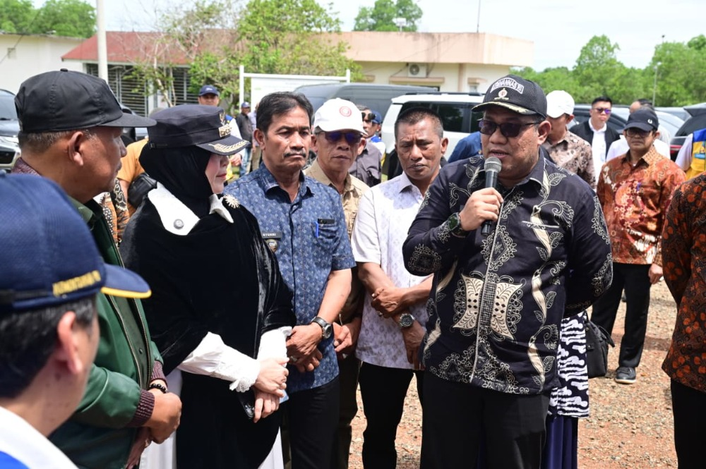 Wabup Syukri Serahkan Usulan Pembangunan Embung dan Waduk kepada Komisi V DPR RI