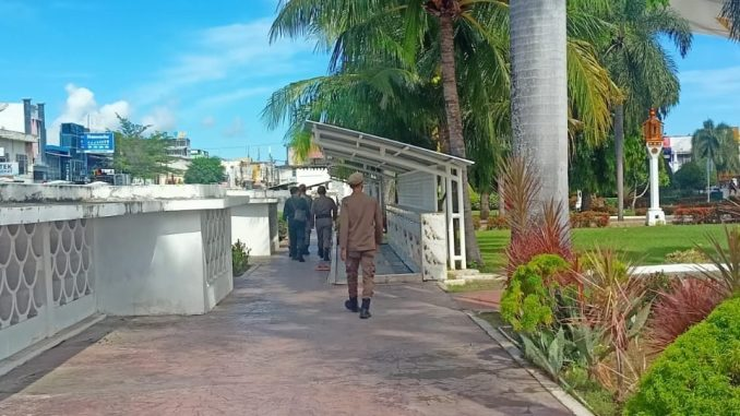 Sinergi Satpol PP WH dan Polresta Banda Aceh Bersihkan Kawasan Masjid Raya dari PMKS