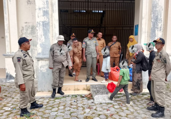 Penertiban PMKS di Bawah Jembatan Pango, Satu Keluarga Dibawa ke Rumah Singgah