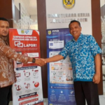 Diskominfotik Banda Aceh Distribusikan 58 Roll Banner SP4N-LAPOR dan PPID