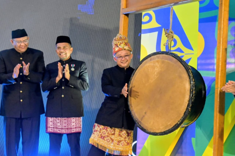 Pemkab Aceh Besar Terima Penghargaan PPN XIV Aceh–Indonesia 2026 di Istana Wali Nanggroe
