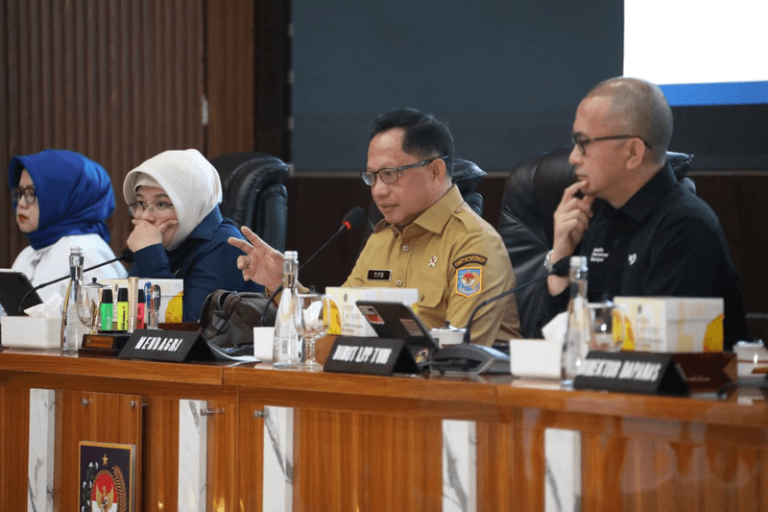 Mendagri Terbitkan Surat Edaran Imbau Pemda Fasilitasi Nobar Piala Dunia untuk Gerakkan Ekonomi