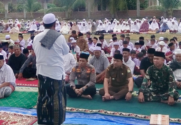 Ratusan Masyarakat Darul Kamal Gelar Shalat Istisqa, Hujan Turun Saat Doa Dipanjatkan