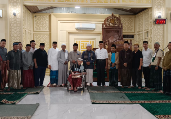 Muhammad Amin Mengucapkan Syahadat di Usia 75 Tahun