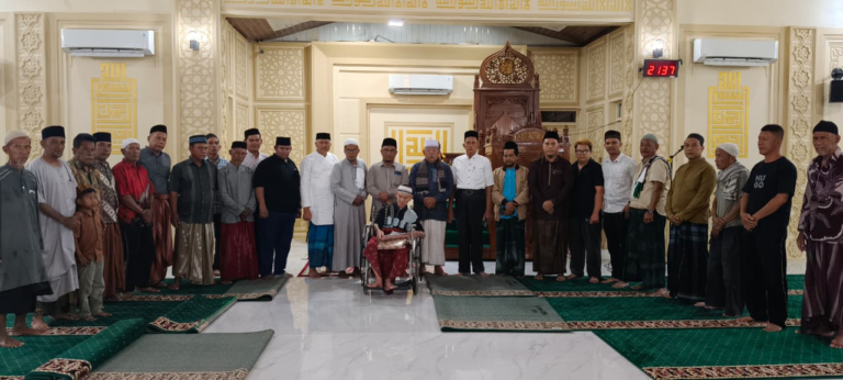Muhammad Amin Mengucapkan Syahadat di Usia 75 Tahun