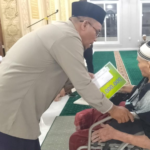 Baitul Mal Banda Aceh Berikan Santunan kepada Mualaf di Gampong Panteriek