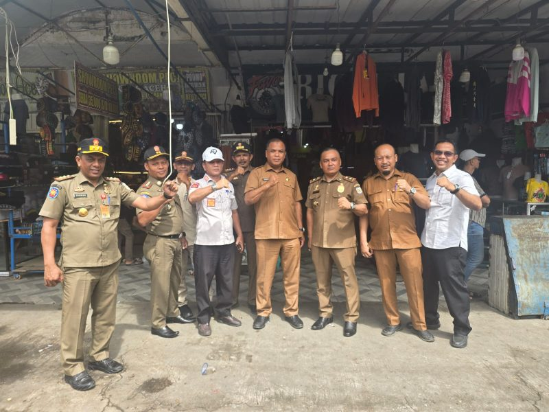 Solusi Win-Win, Pedagang Ranup Kini Menjajakan Dagangan di depan MPP