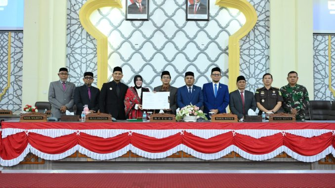 Legislatif dan Eksekutif Tandatangani Persetujuan Bersama Raqan Perubahan APBK Banda Aceh Tahun 2026