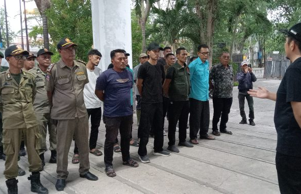 Camat Ulee Kareng beserta Muhtasib dan Linmas Gampong Lakukan Penertiban Syariat Islam di Arena Padel